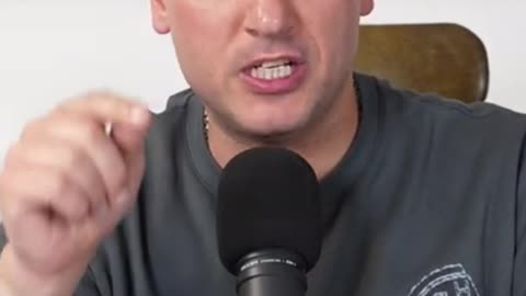 📉 “The One Man Who Saw the 2008 Crash Coming” — Michael Burry’s Relentless Mindset Explained