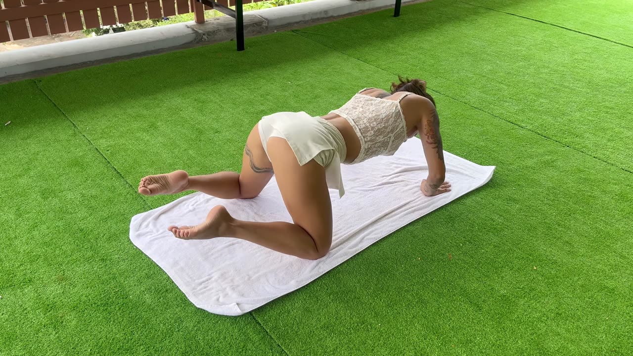 Slow Stretch Yoga | Gentle Feminine Energy