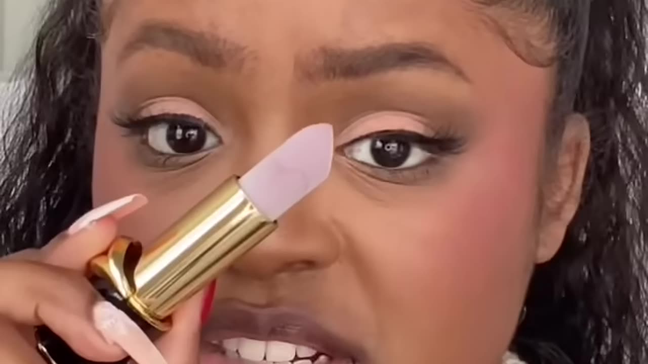 COLOR CHANGING LIPSTICK?!