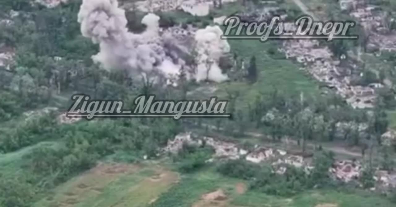 ✈️🇺🇦💣Ukrainian aviation with GBU-62 bombs strikes on Russian forces in Novotroitske, Pokrovsk