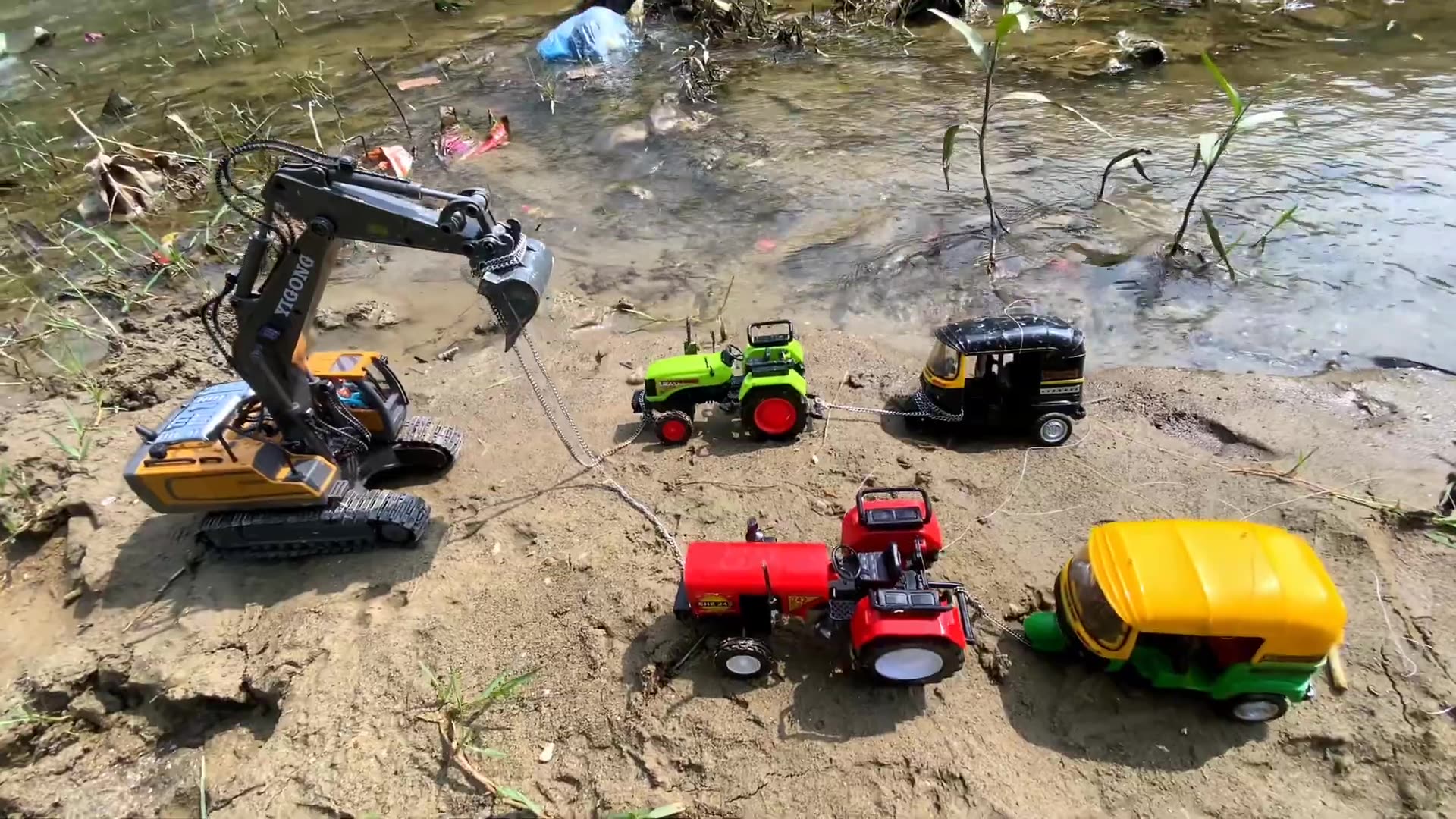 Muddy River Accident Auto Rickshaw Tractor Pulling Out JCB? | Cartoon Cartoon |