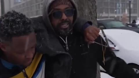 Federal agents pepper-spray agitators blocking officers in the Minneapolis Somali