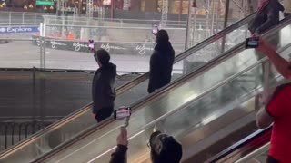 Watching the Las Vegas F1 Grand Prix without a ticket is not aloud, and stopping in pedestrian