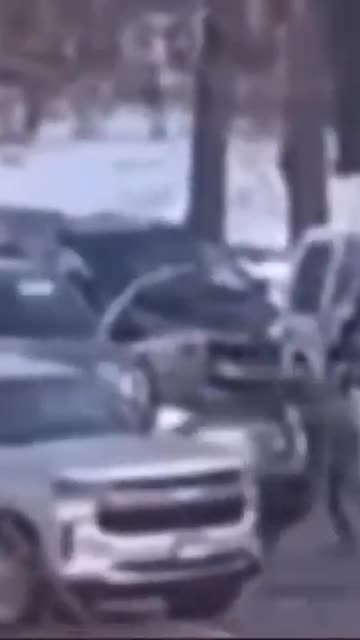 This is the video from another angle that MAGA says it justified the ICE shooting