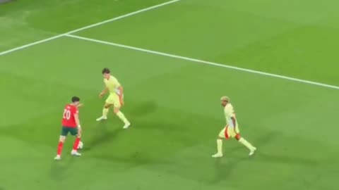 Ronaldo Sends Defenders Spinning Before Portugal’s Goal! 🔥⚽