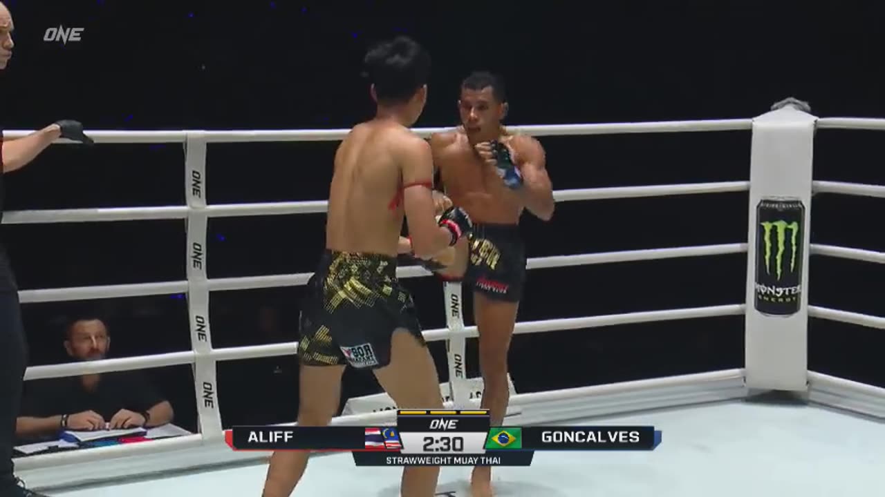 US Sports Martial Arts Feat. Muay Thai Chaos 😤 Aliff vs. Walter Goncalves | Full Fight