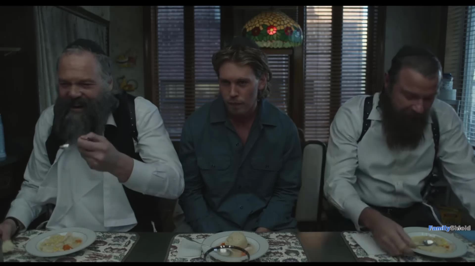 📽️Caught Stealing (2025)🎥 FamilyShield Review