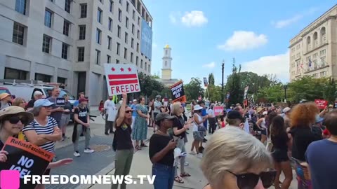 🤡 ONLY in Democrat-run cities will you find people protesting to KEEP CRIME.