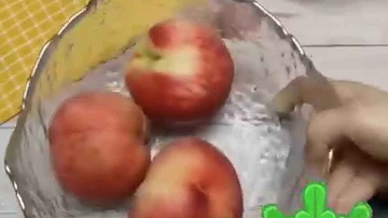 Different techniques for cleaning fruit