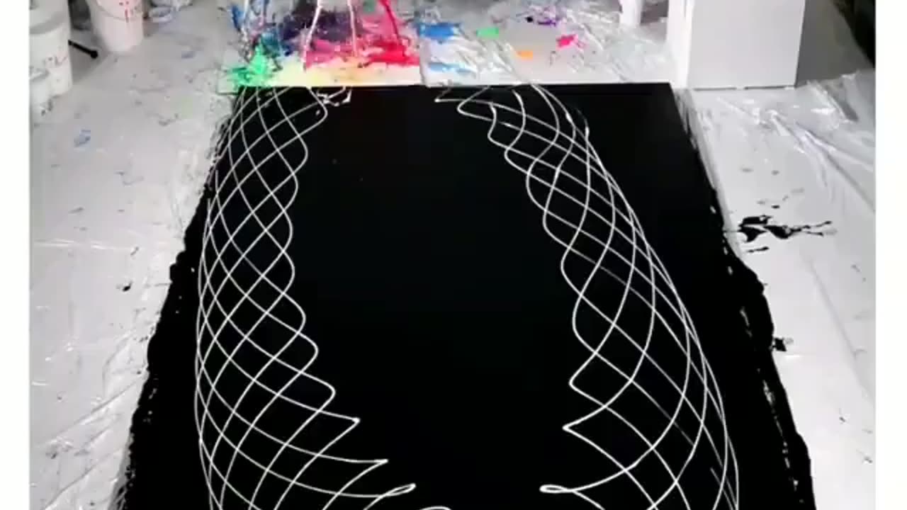 The mesmerizing creation of a painting Using the pendulum effect.