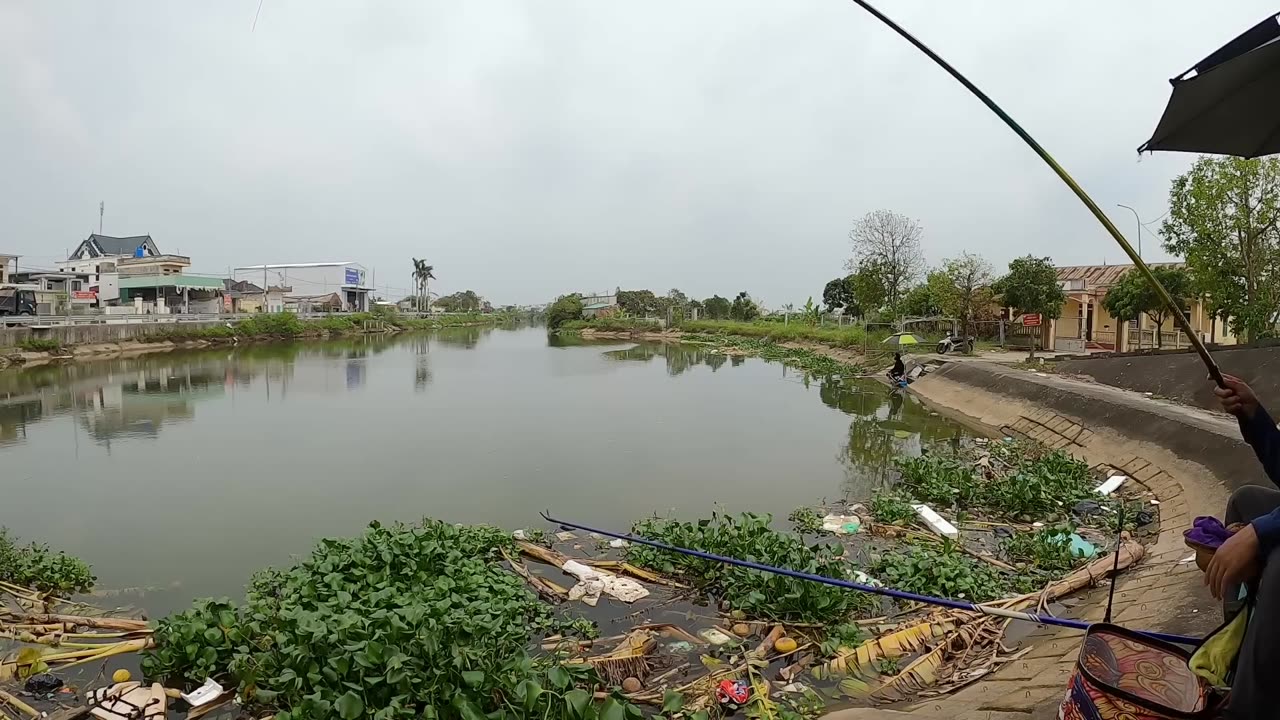 Bass Trolling in Lake Structure Zones