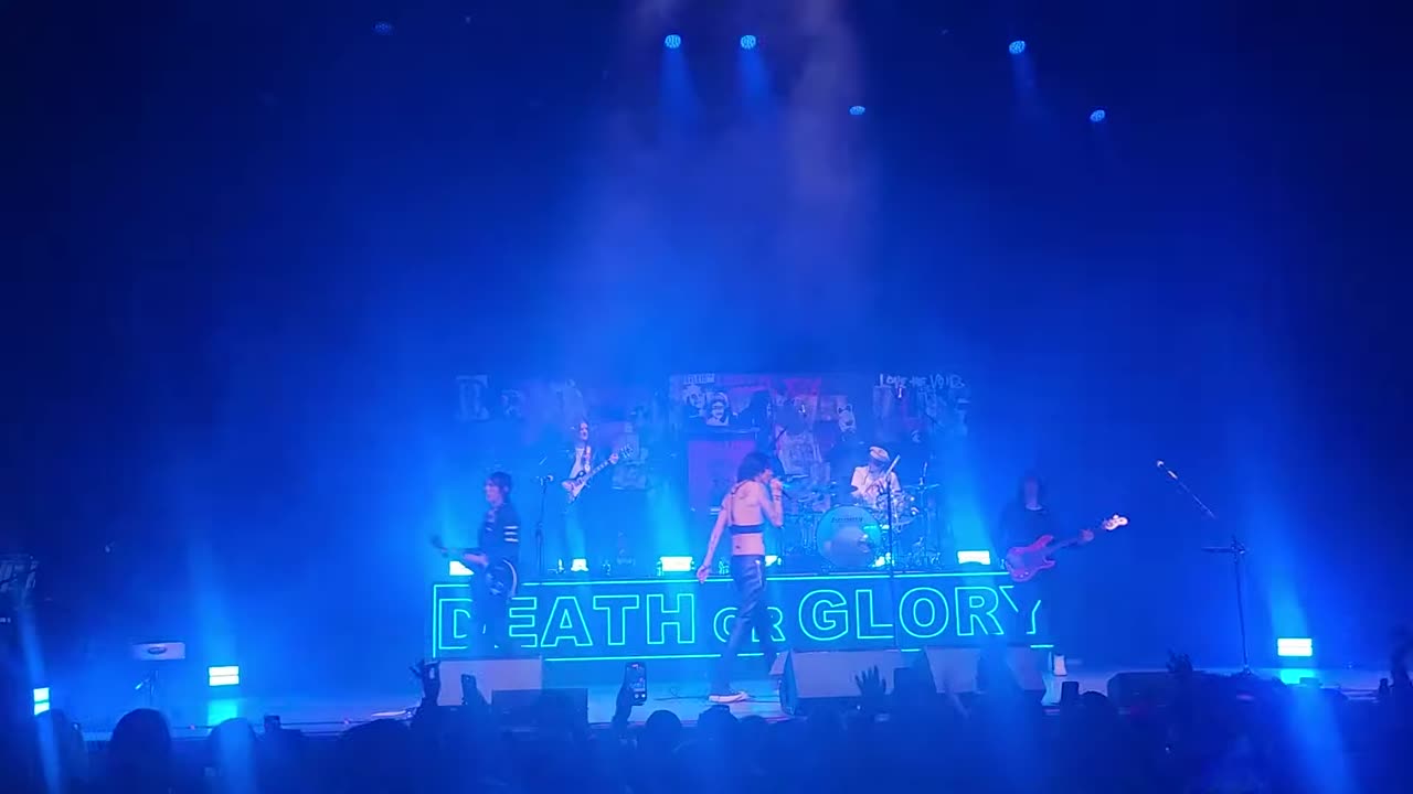 Palaye royale ( live )