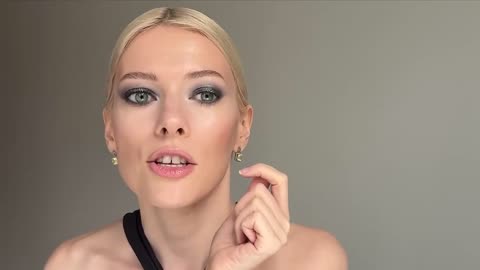 Black Smokey Eye Tutorial (3 Techniques) P16