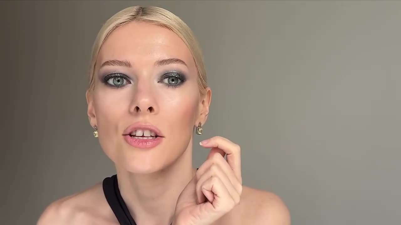 Black Smokey Eye Tutorial (3 Techniques) P16
