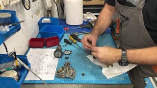 Pulling the bearings from a Metabo WE 9-125 Quick angle grinder