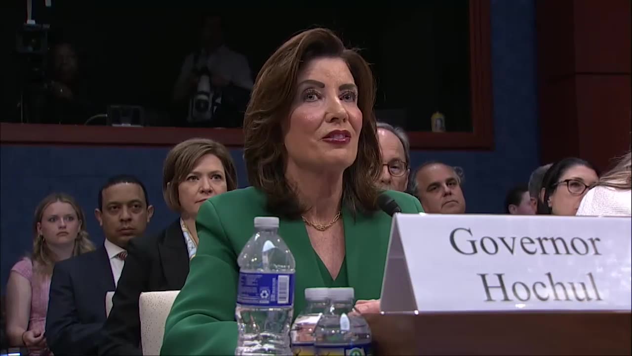 Stefanik GRILLS Gov Hochul over NY sanctuary policies - Hochul is CLUELESS
