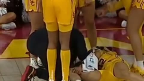 GRAPHIC: JuJu Watkins’ Leg Injury Stuns Crowd! 😨💔