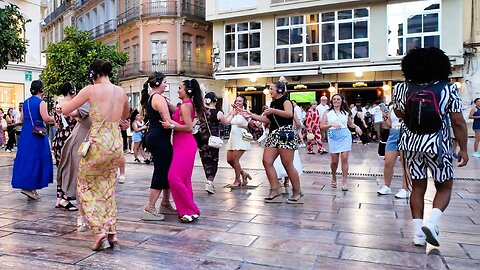 Silent dancing – girls in the city center