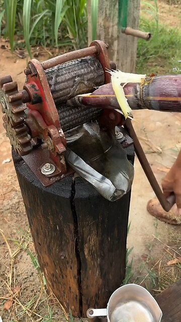 Satisfying Sugarcane Juice ASMR 🤯 #oddlysatisfying #asmr #relaxing #cooking