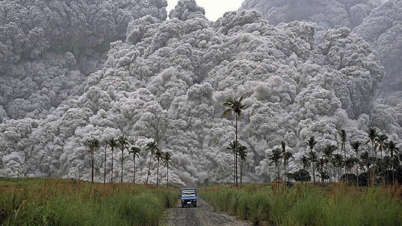 MT. PINATUBO 1991: In the Path of the Killer Volcano