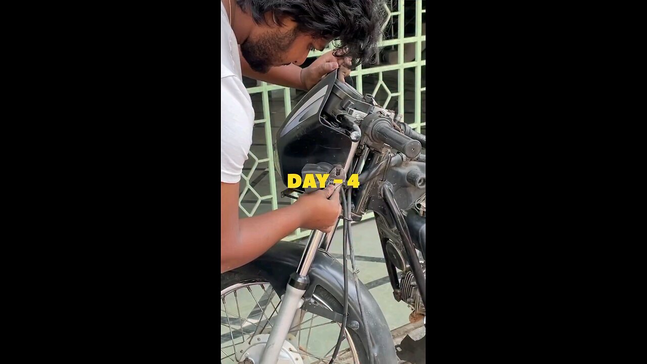 DAY-4 OF MAKING MY BRAND NEW SPLENDOUR INTO A CAFE RACER