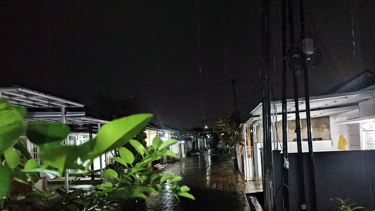 Hujan malam hari pengantar tidur