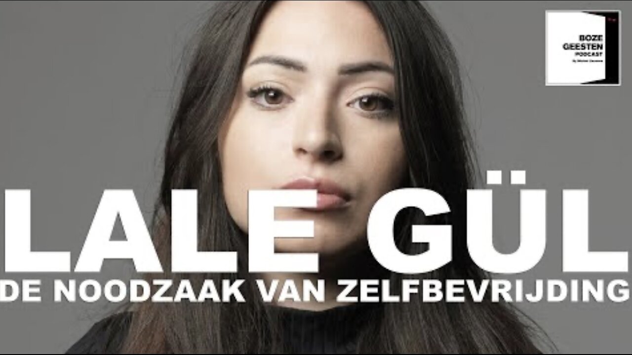 Lale gul bij een podcast 2