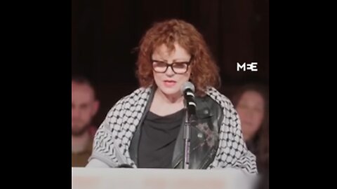 SUSAN SARANDON Speaking At New York Event For Mahmoud Khalil