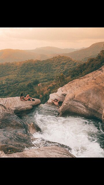 Discover the Stunning Waterfalls of Sri Lanka🌴❤💛