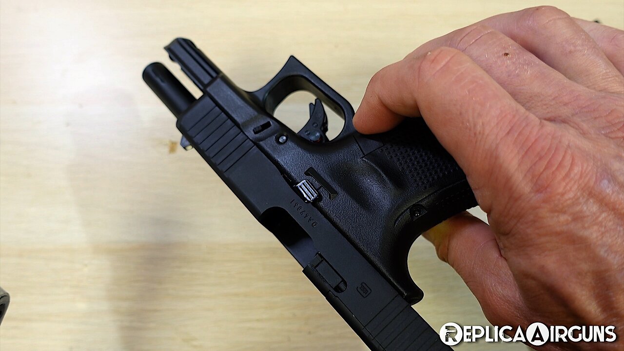 Umarex Glock 19 Gen 5 MOS CO2 Blowback BB Pistol Table Top Review