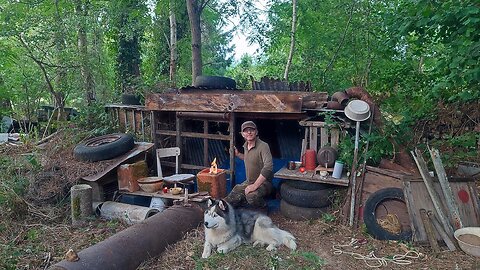 Survival Trash Can - build a shelter with debris Found in the wild wood