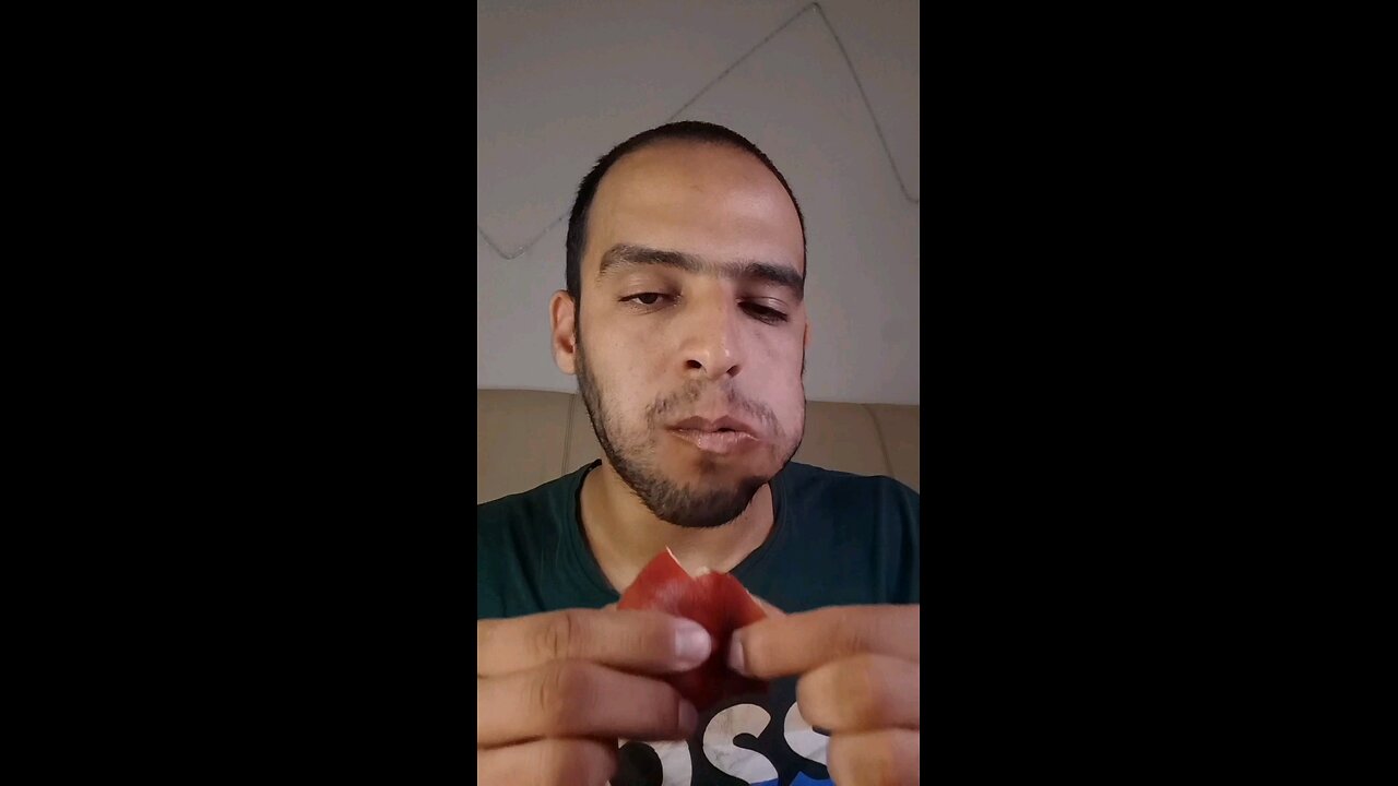 تحدي أكل خوخ لكسر رقم قياسي جديد