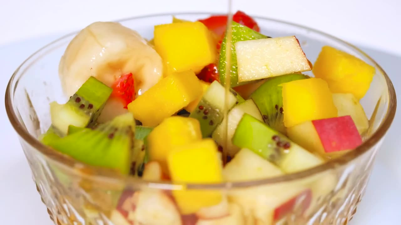 Rotating glass bowl with fruit like kiwi.