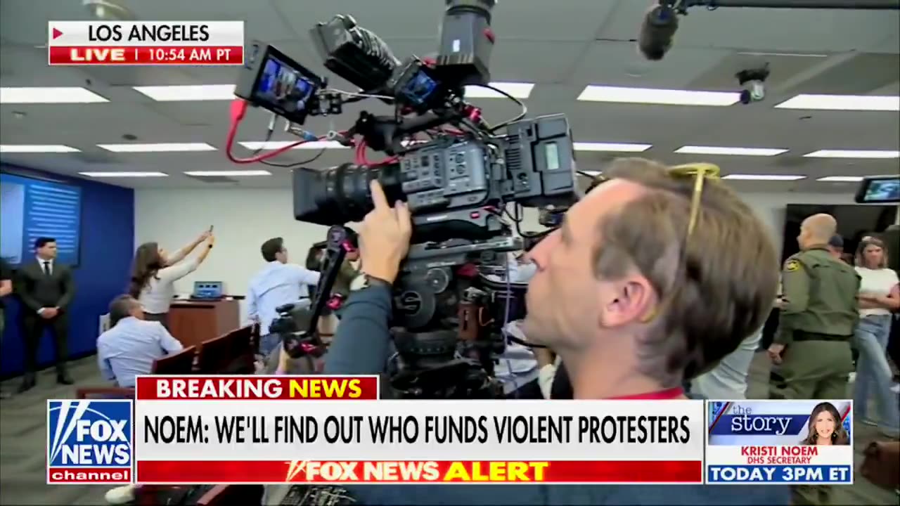 California Dem. Sen. Alex Padilla stormed DHS Secretary Noem’s press conference