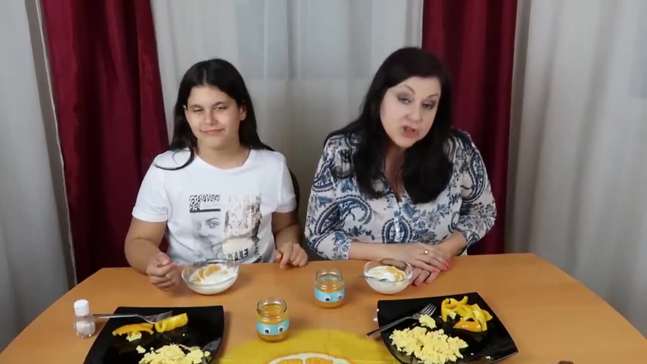 CSAK SÁRGA ÉTELEK EGÉSZ NAP!! MOLLI ELSŐ BANKKÁRTYÁJA! )