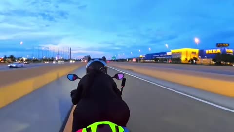 🏍🔥 El que se lleve esta moto el sábado… se lleva un coheteeeee 🚀😈 🎯 Aprovechen el 3x1 — ¡solo faltan