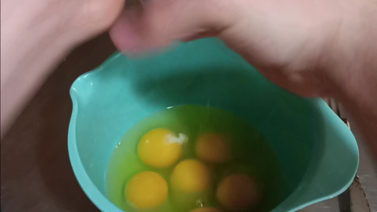 Scrambled Eggs ASMR #asmr #satisfying #asmrsounds #asmrfood #eggs #cooking #breakfast #shorts