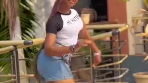 Shake body dance video..she nailed it