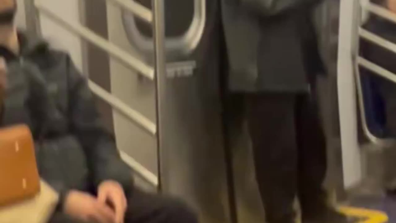 NYC subway rider stands up to man harassing passengers on the train