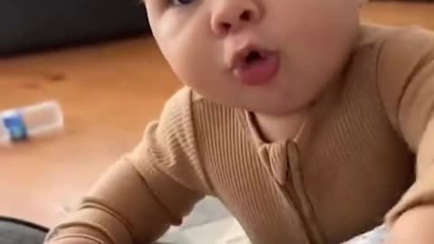 Babies are effortlessly the most hilarious humans alive 😂