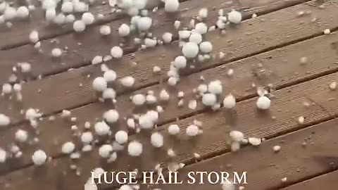 🚨massive hail storm caught in Nebraska destroying the outside of a house! 🤯