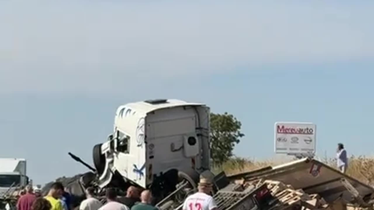 Incidente mortale sulla SS 131 a Macomer muore un camionista di 48 anni
