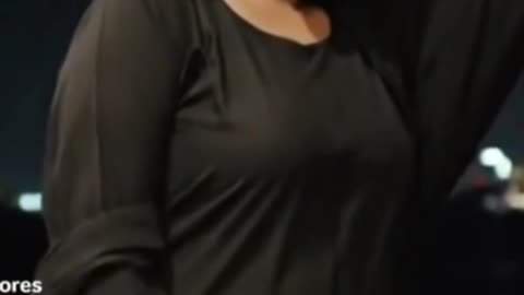 "Stunning Beauty Steals the Show! 😍✨"