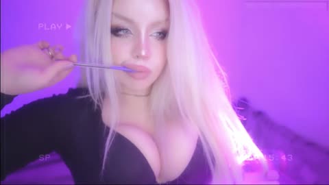 HOT GIRL ASMR ✏️🥵 PEN NOMS playing with a pen and my lips
