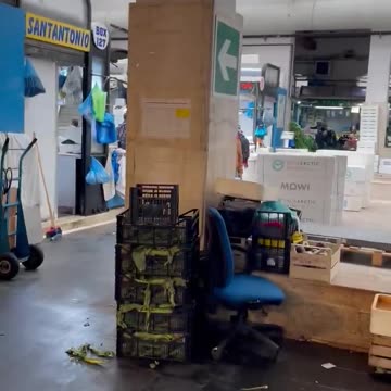 In the market in Rome there are almost no Italian sellers left.