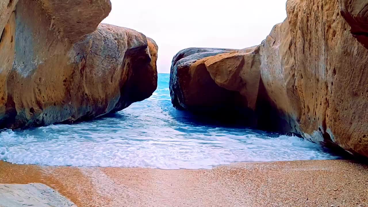 Ocean Waves Between Mountains – Deep Relaxation & Meditation Music 🏔️🎶