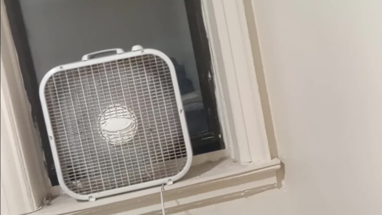 Israeli strikes Hamas targets in Gaza, straining ceasefire