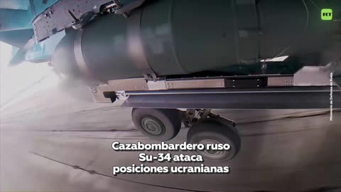 El impacto quirúrgico de un cazabombardero ruso Su-34 contra posiciones ucranianas