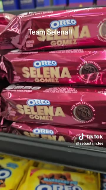 Selena Gomez OREO