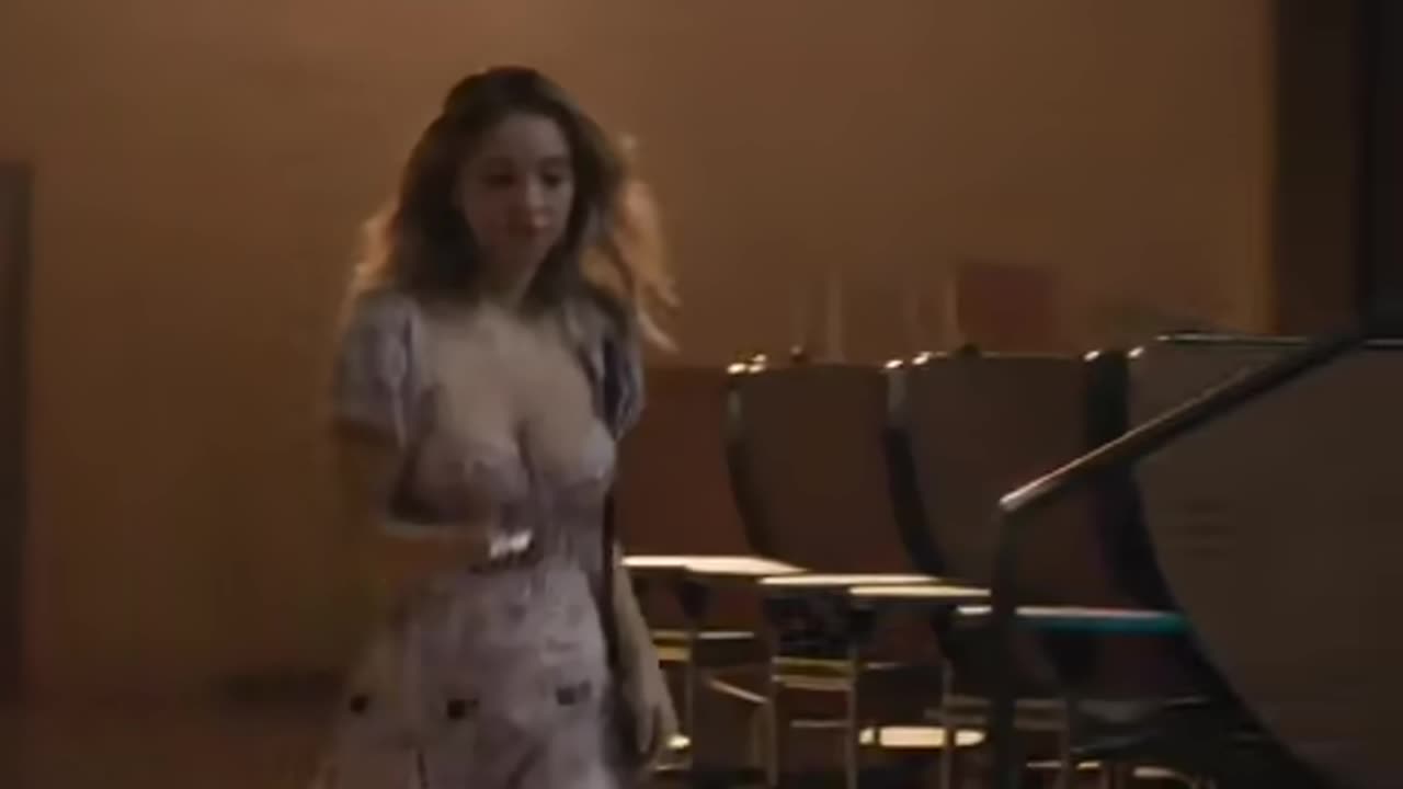 𝑯𝒆𝒓 𝒇𝒐𝒐𝒕𝒔𝒕𝒆𝒑𝒔 𝒉𝒂𝒗𝒆 𝒂 𝒃𝒆𝒂𝒕